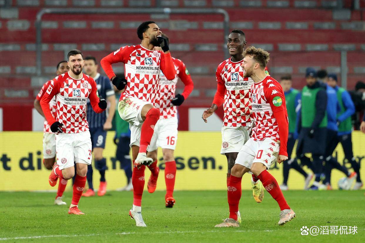 窗口期突围战来临，皇家社会围绕德甲队长鼓劲，引发热议，临场指挥获称赞的简单介绍